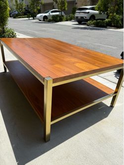 ✨ Modern and elegant coffee table for sale ✨