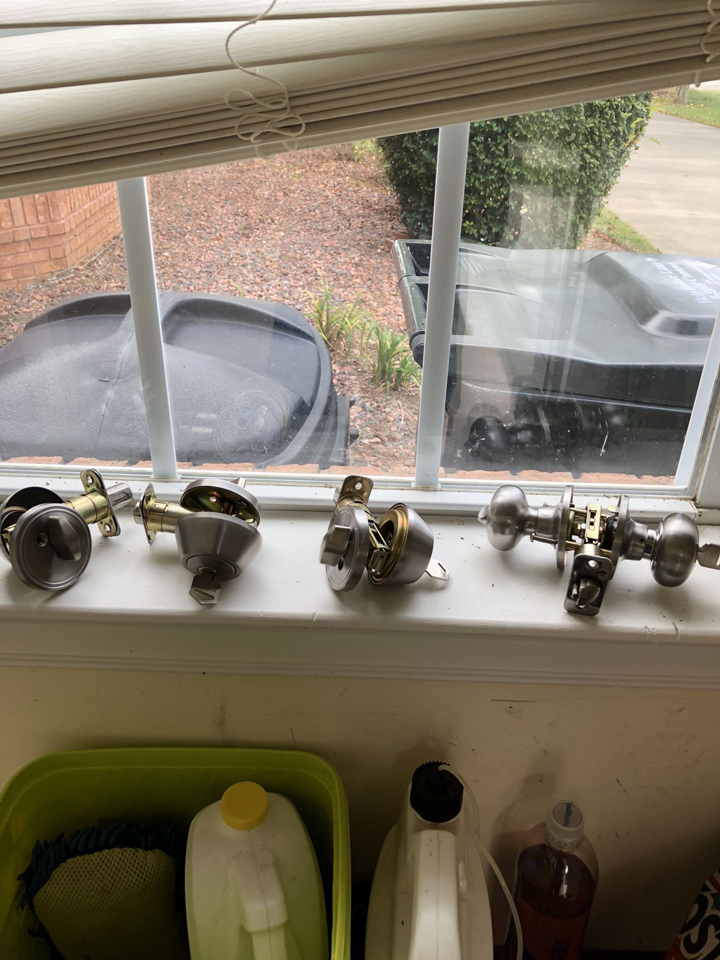 3 Deadbolts 1 Keyed entry lock