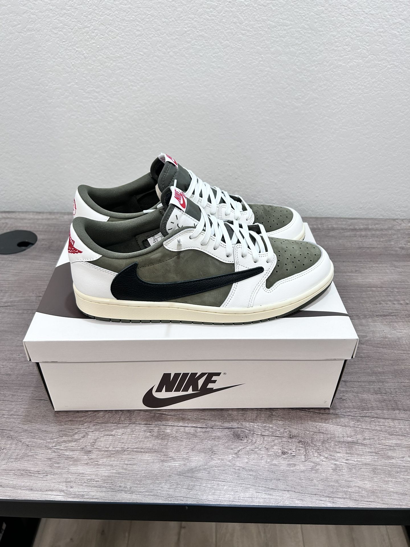 Travis Scott Reverse Olive Jordan 1