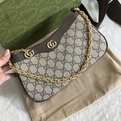 Crossbody Bag With Thick Strap And Chain 