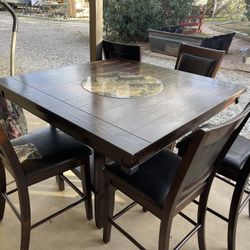 Kitchen Table And 5 Cushioned Chairs $200