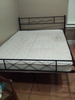 Metal Bed Frame with Mattress