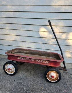 Wagon Radio Flyer Metal Planter