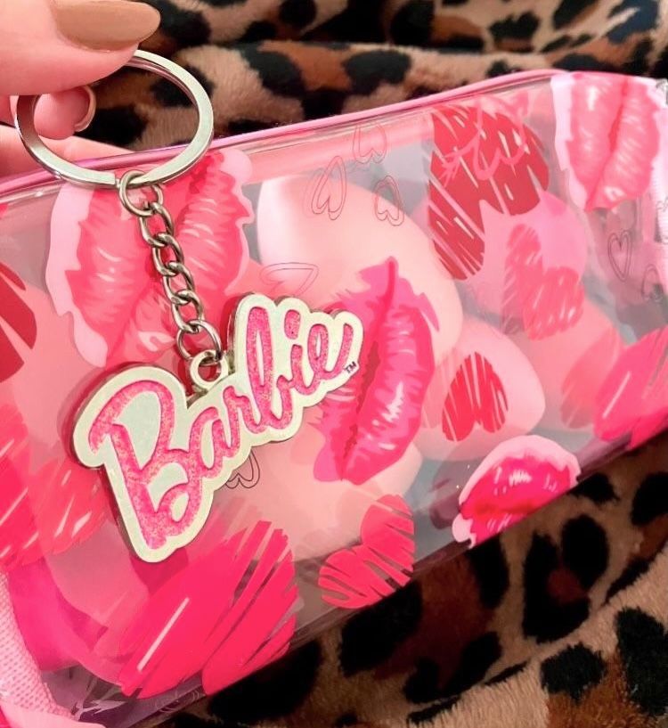 Makeup bag/8 beauty blenders + Barbie keychain 🩷💋❤️💋