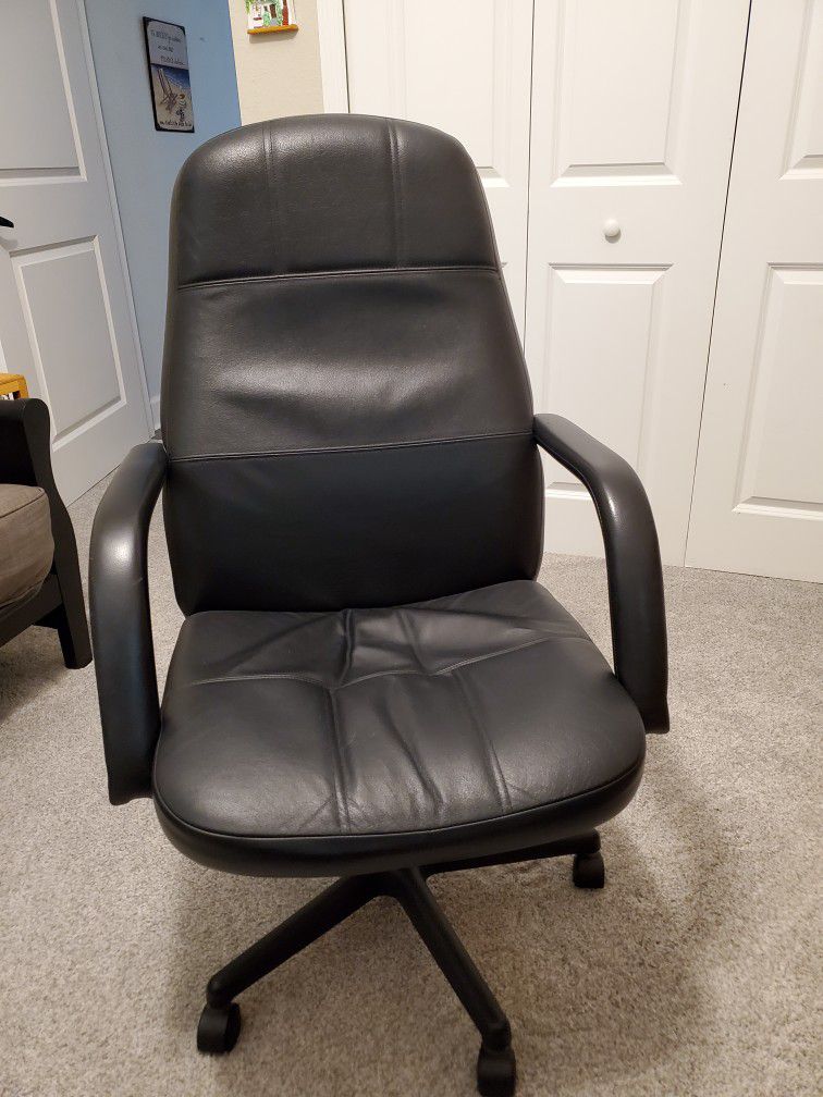Chair, Executive, High Back, Rolling, Desk Chair. Beautiful Shape