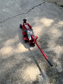 Big Red 2.5-ton (approximately 4,000 to 5,000 lb) hydraulic floor jack