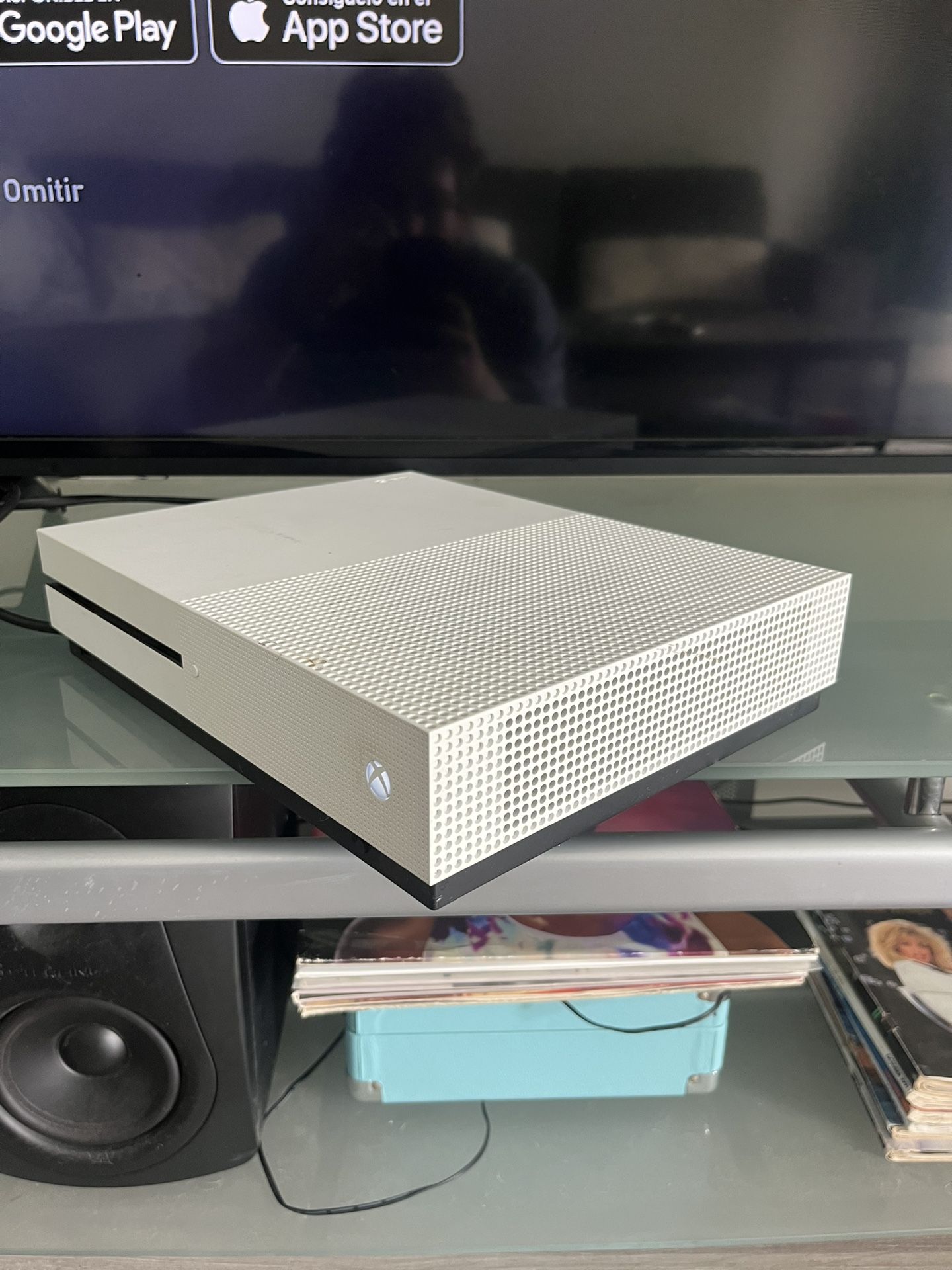 XBOX One S 500GB w/ controller