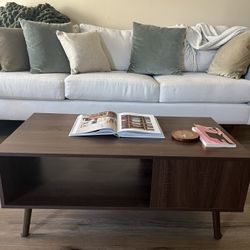 ☕️ Minimalist and Sturdy Coffee Table