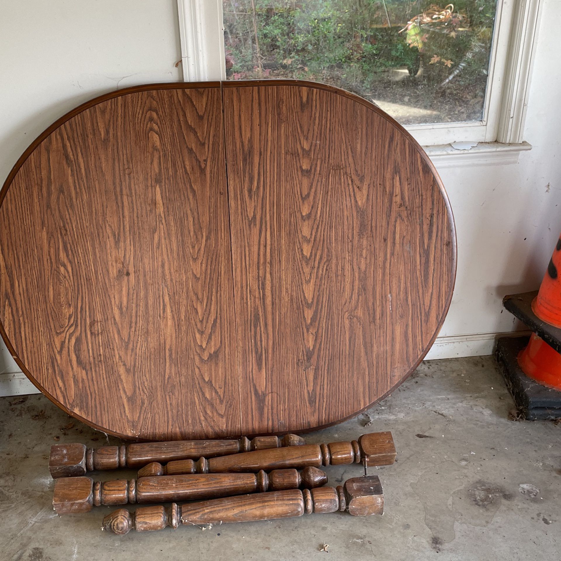 Round Oval Table With Legs 