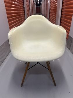 🔥🔥 CRAZY STORAGE SALE! Single Eames DAW Style Armchair (Replica / Project Chair) - Doral Pick-Up by DEC 1!