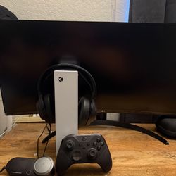 Gaming Monitor And Console
