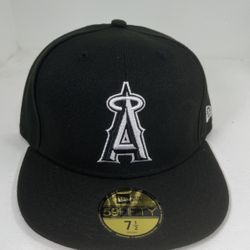 New era fitted hat 🧢 different teams and size available 42$ each