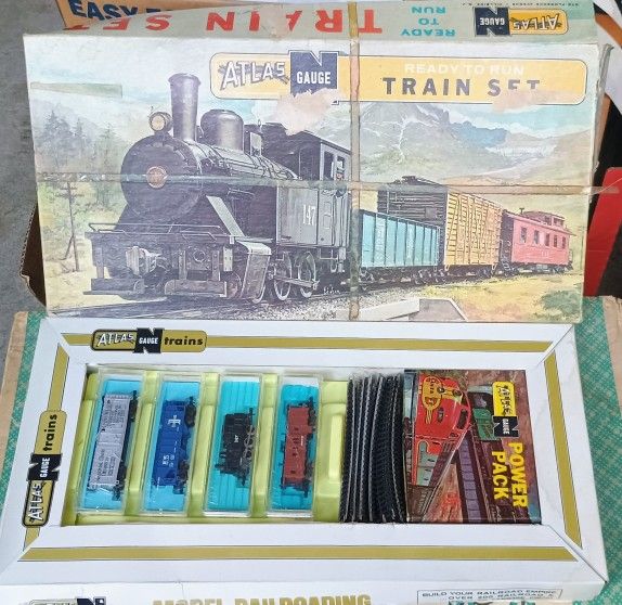 Vintage Entire  Train Sets Collection.:See  All Pics Vintage Atlas gauge ready to run train set, Vintage Trains set includes engine cars power pack tr