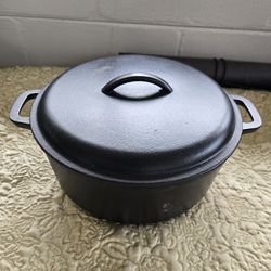 AmazonBasics Cast Iron Dutch Oven with Lid