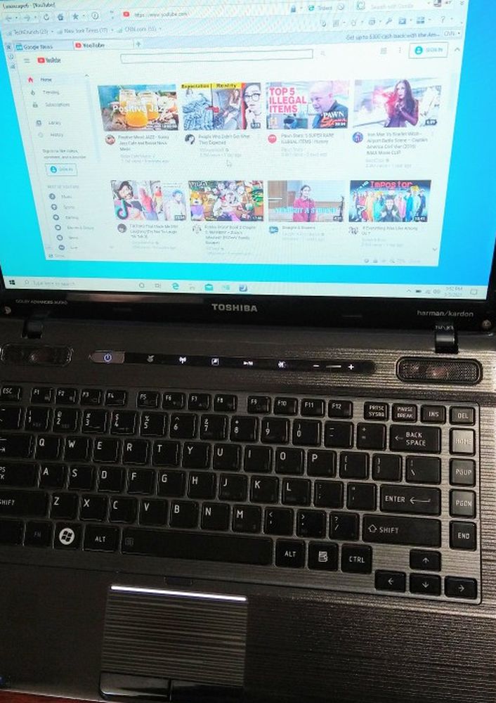 Toshiba 14 inch Laptop Intel Core i3 CPU 4 GB RAM 64 GB SD DVDRW Webcam HDMI Wi-Fi Windows 10