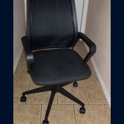 desk chair in excellent condition