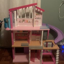 Barbie Play House 