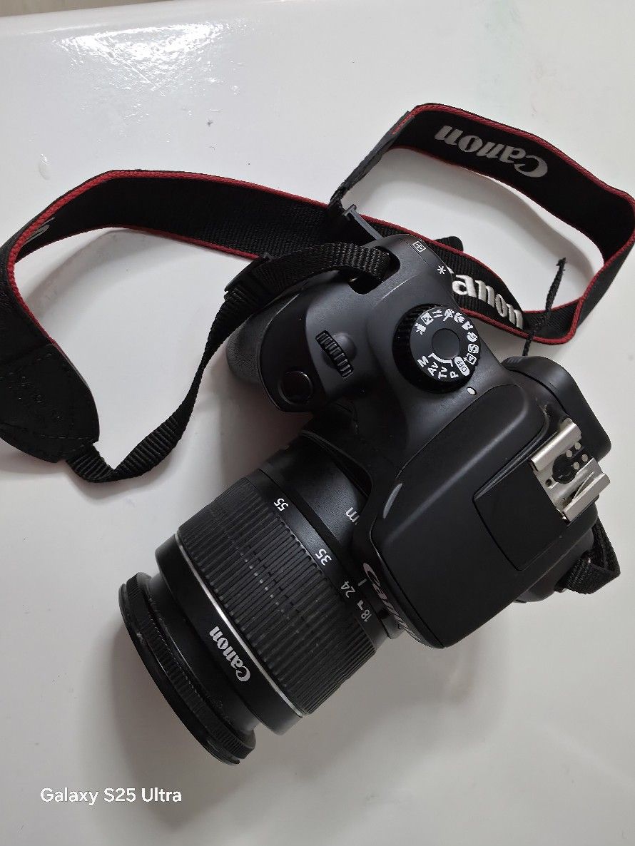 Canon Rebel EOS t100