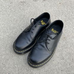 Doc Martens Oxford Shoes (Size 9)