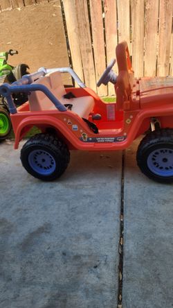 12V Bluey 4-Wheeler Ride-on, Battery Powered Car for Kids with Sounds, Ages 3+