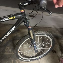 Rocky Mountain ETS-X90 Full Suspension Mountain Bike w/ Bike Rack 