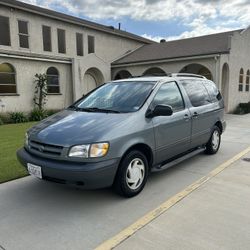 2000 Toyota Sienna