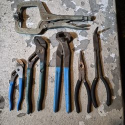 Set of pliers