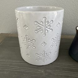 White Snowflake Utensil Holder - Can Also Use as a Plant Pot