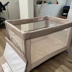 Baby Bassinet Bedside Sleeper, Baby Playard, Bedside Crib with Changing Table, Foldable Travel Playard for Newborn to Toddles (Beige)
