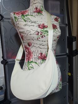 NEW TIKTOK PURSE Sunday's best white/cream
