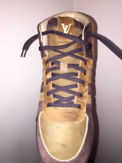 Louis Vuitton size 9 look new for only $400