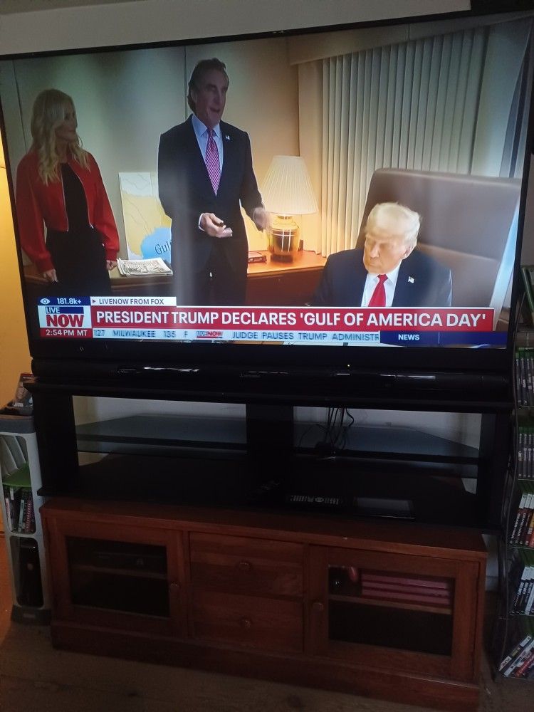 73"MITSUBISHI 1080P DIGITAL LASER PROJECTION TV WITH MATCHING TV STAND AND APPLE TV $300 FINAL PRICE