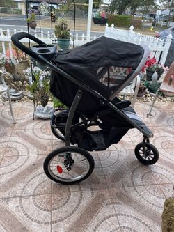 Large and sturdy 3-wheeled car glides very smoothly and cleanly with seat belts