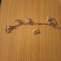 UNIVERSAL STUDIOS Gold Tone Charm Bracelet ET, Jaws, King Kong,Fievel,BTFuture