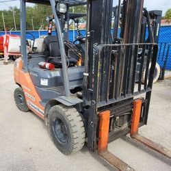 Toyota 5,000lbs Warehouse Forklift 