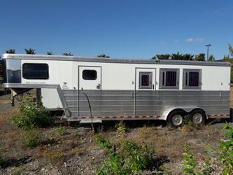 Bloomer Horse Trailer