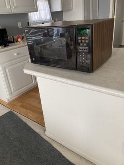 GE Microwave oven, hardly used