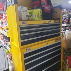 DEWALT 42"IN TOOL BOX NEW 
