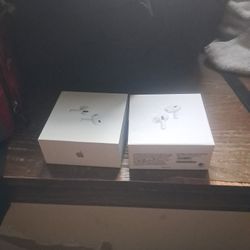 2 Airpod Pro 2s 