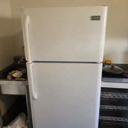 Frigidaire Refrigerator 