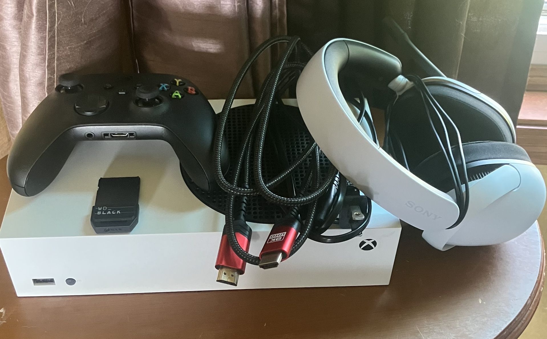 White Xbox Series S 512GB Bundle