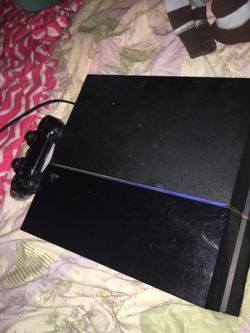 ps4 comes with controller