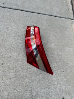 Toyota Avalon 2013-2015 taillight