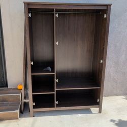 Wardrobe Good Condition Brown 4x6feet
