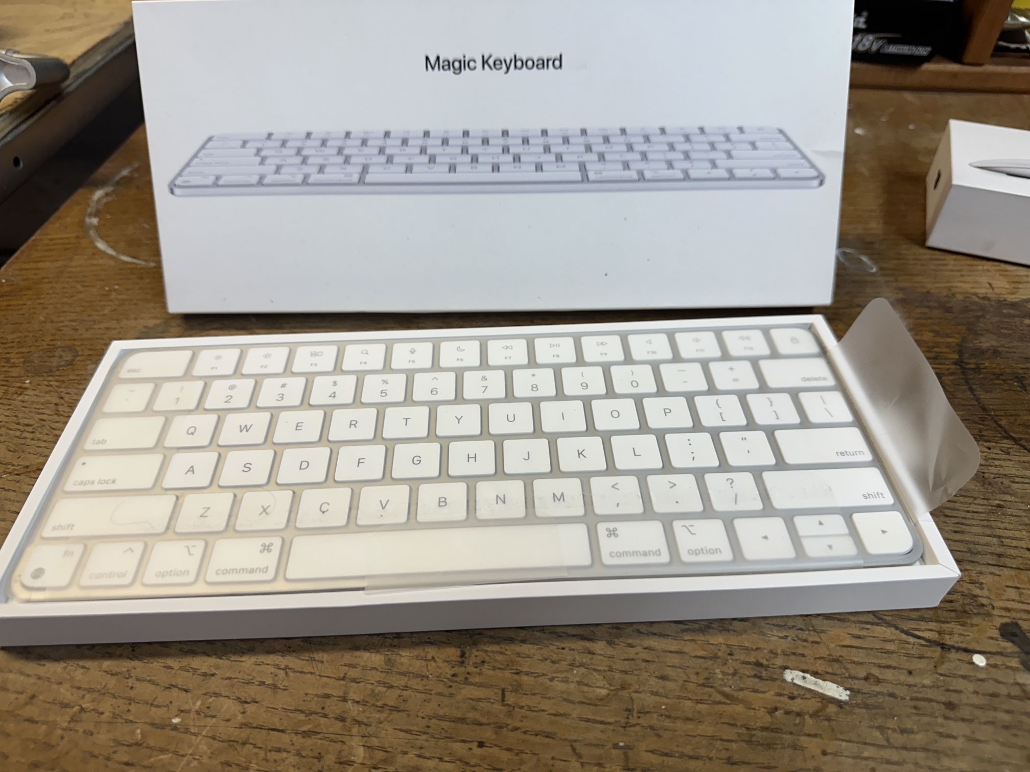 Apple Magic Wireless Keyboard 