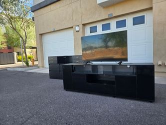 FOUR PIECE QUEEN BEDROOM SET