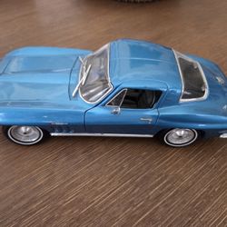 1/18 Maisto 1965 Chevrolet Corvette Blue Die-Cast Model