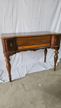 42-in vintage desk
