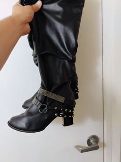 Pre owned woman fashion boots
