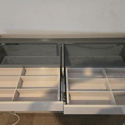 LED DRESSER